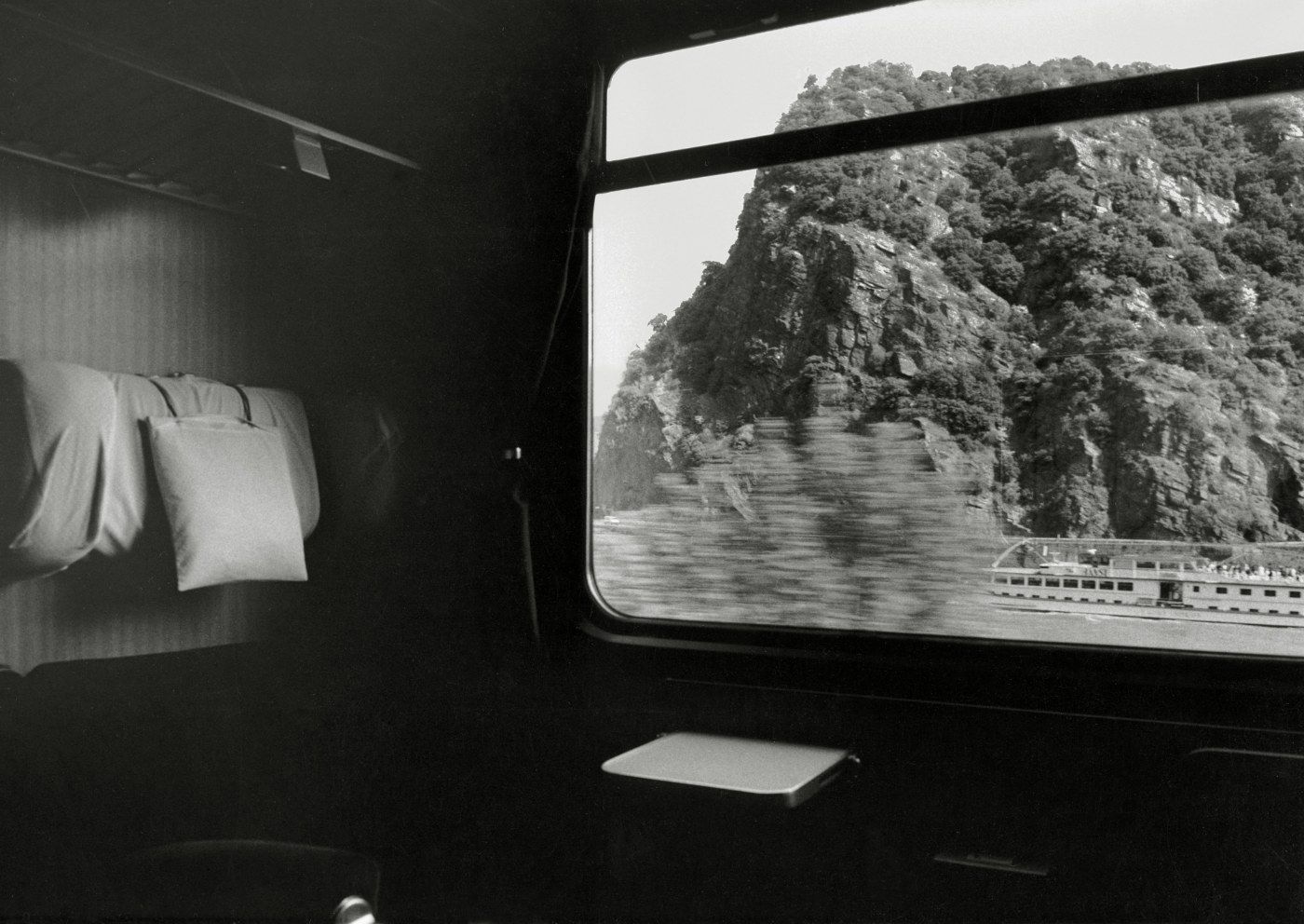 Blick aus dem Intercity auf die Loreley