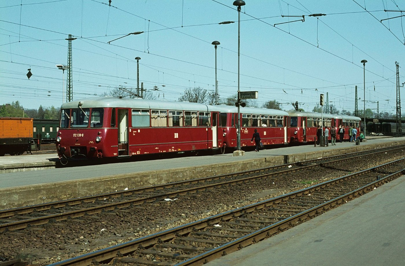 BR 172 in Magdeburg Hbf. Deutsche Reichsbahn ( DDR ). ()