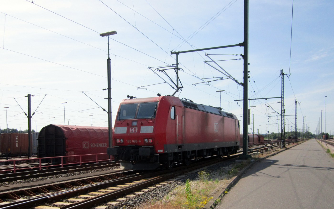 Güterlok der Baureihe 185 im Rangierbahnhof Maschen