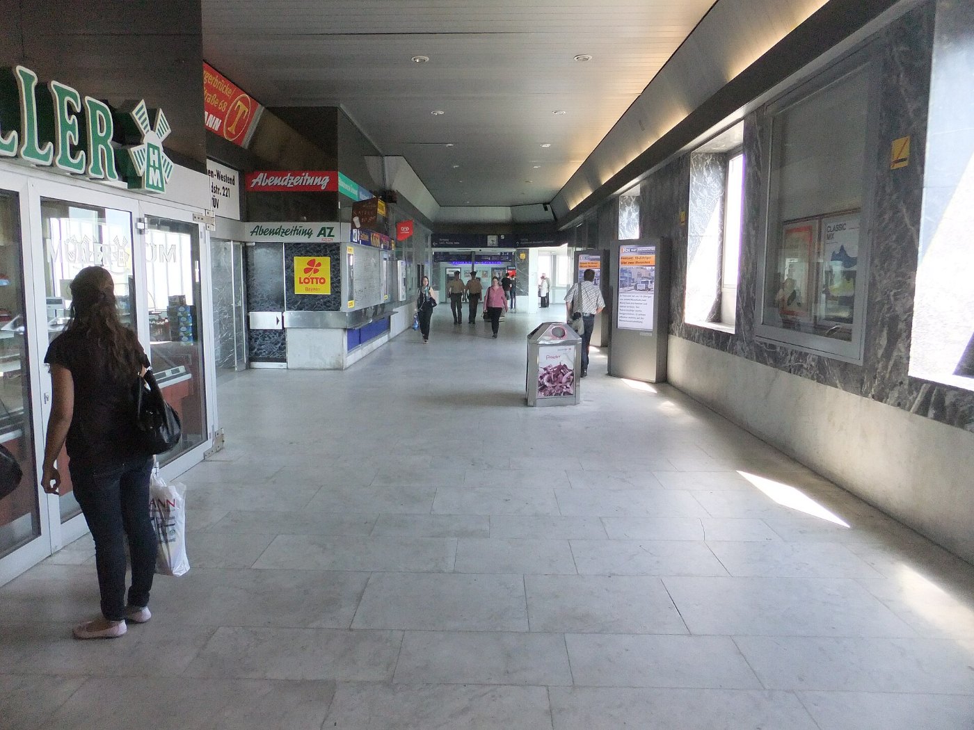 München Bahnhof Donnersbergerbrücke Haupthalle Richtung Bahnsteige 26.5.
