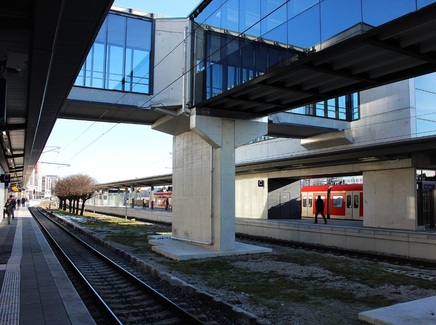 S Bahn Donnersberger Bruecke mit Uebergang