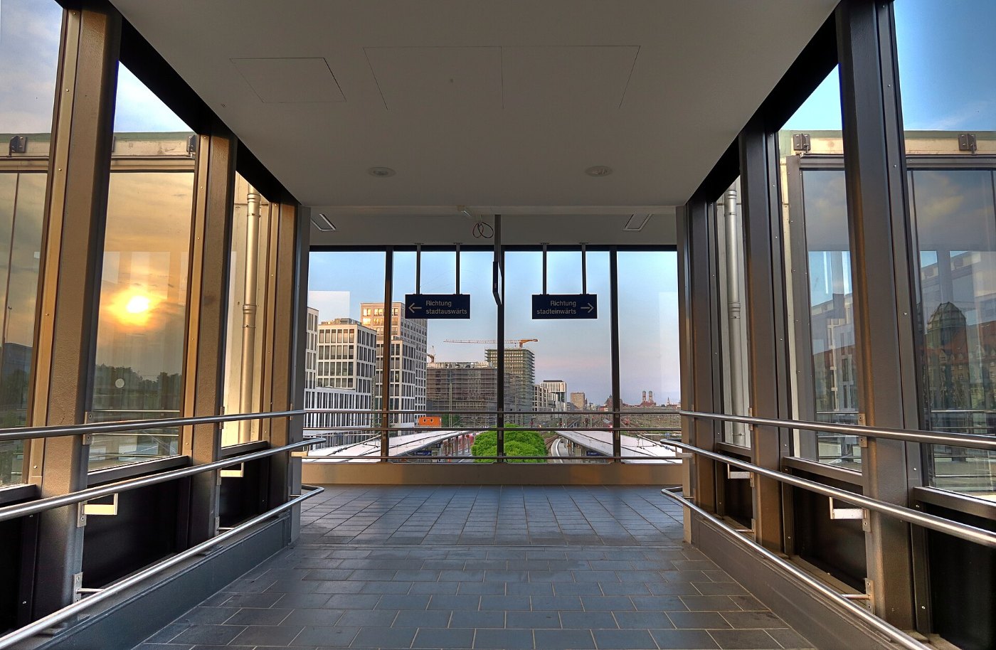 S Bahnstation Donnersbergerbrücke, Gleiszugang