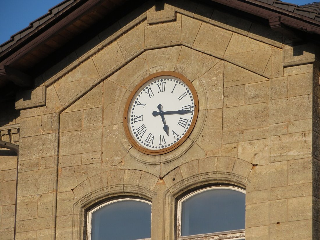 AIMG 0595 Meiningen Bahnhofsuhr