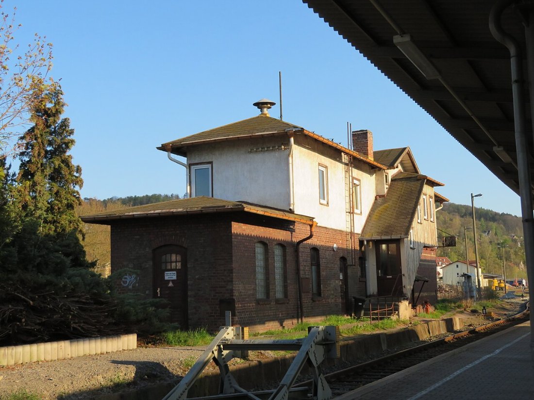 AIMG 0600 Meiningen Bahngebäude