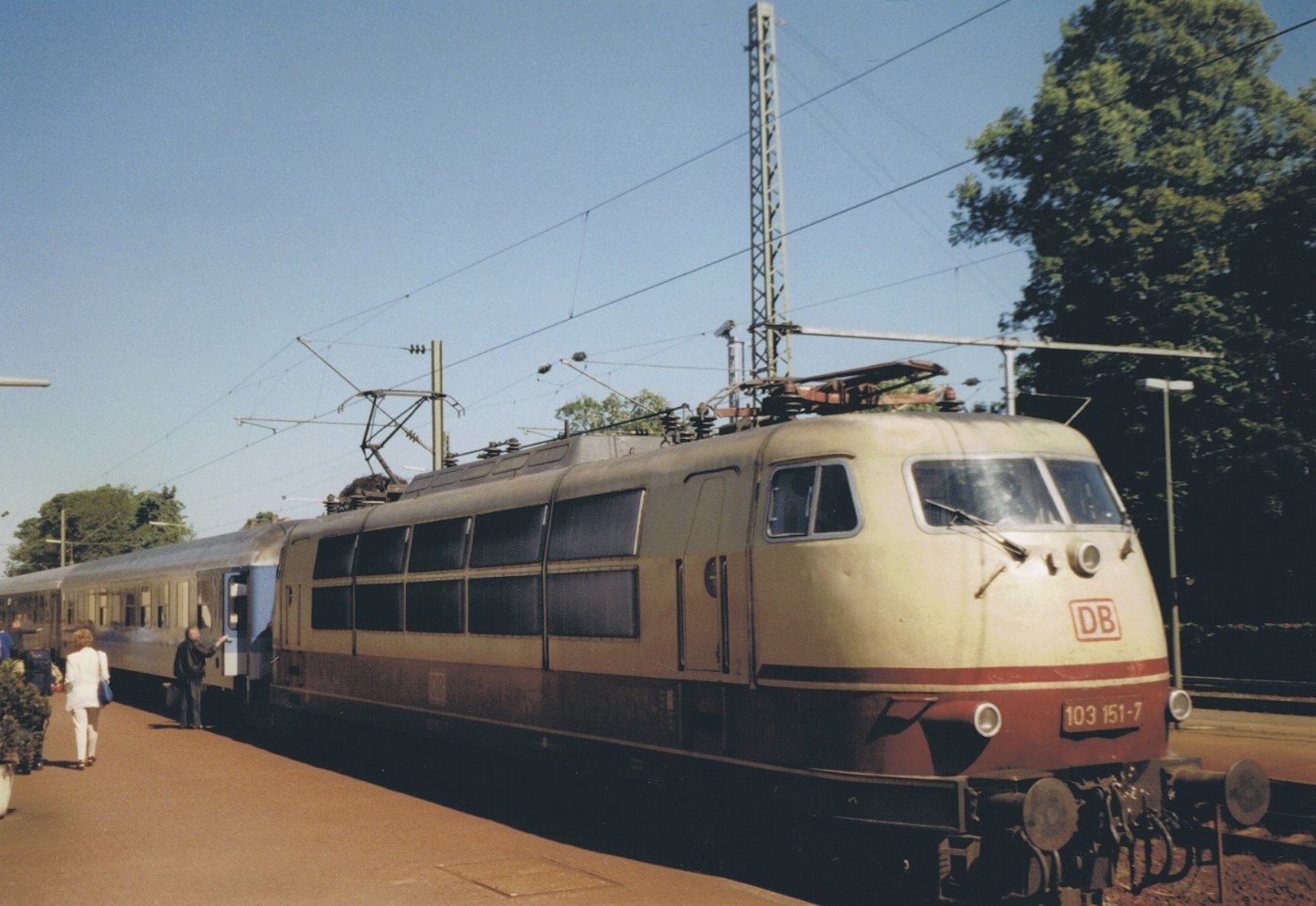 Elektrolok Baureihe 103 im Bahnhof Meppen