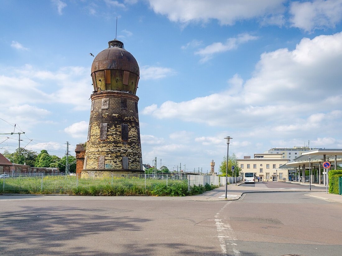 Merseburg Bahnhofsvorplatz Wasserturm 01