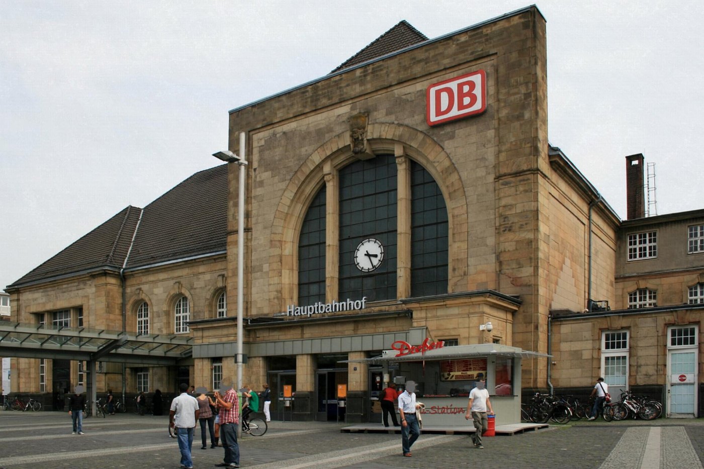 Denkmalgeschütztes Bahnhofsgebäude am Europaplatz