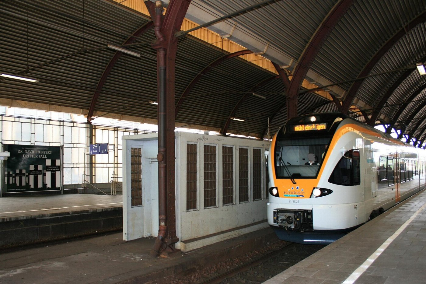Fassade des Mönchengladbacher Hauptbahnhofs