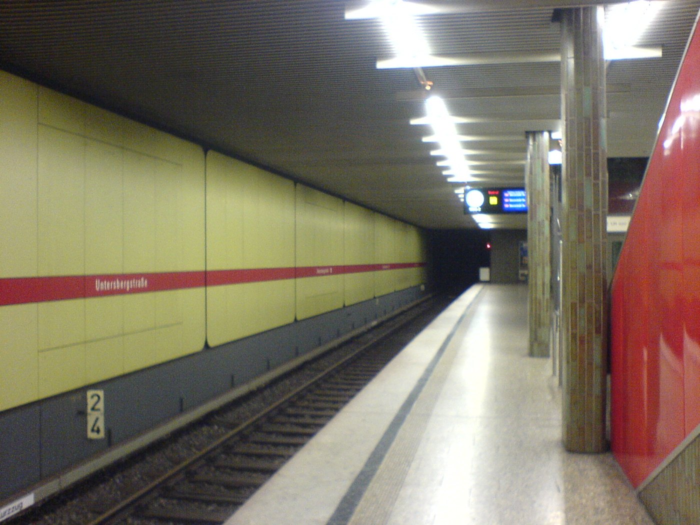 U Bahnhof Untersbergstraße Bahnsteig