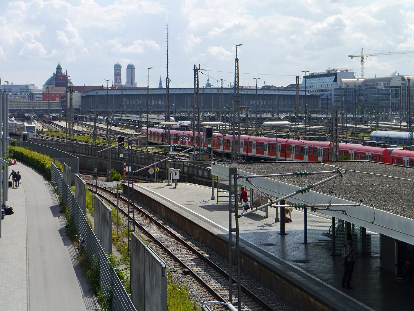 Muenchen Hauptbahnhof von Hackerbruecke 2014 170