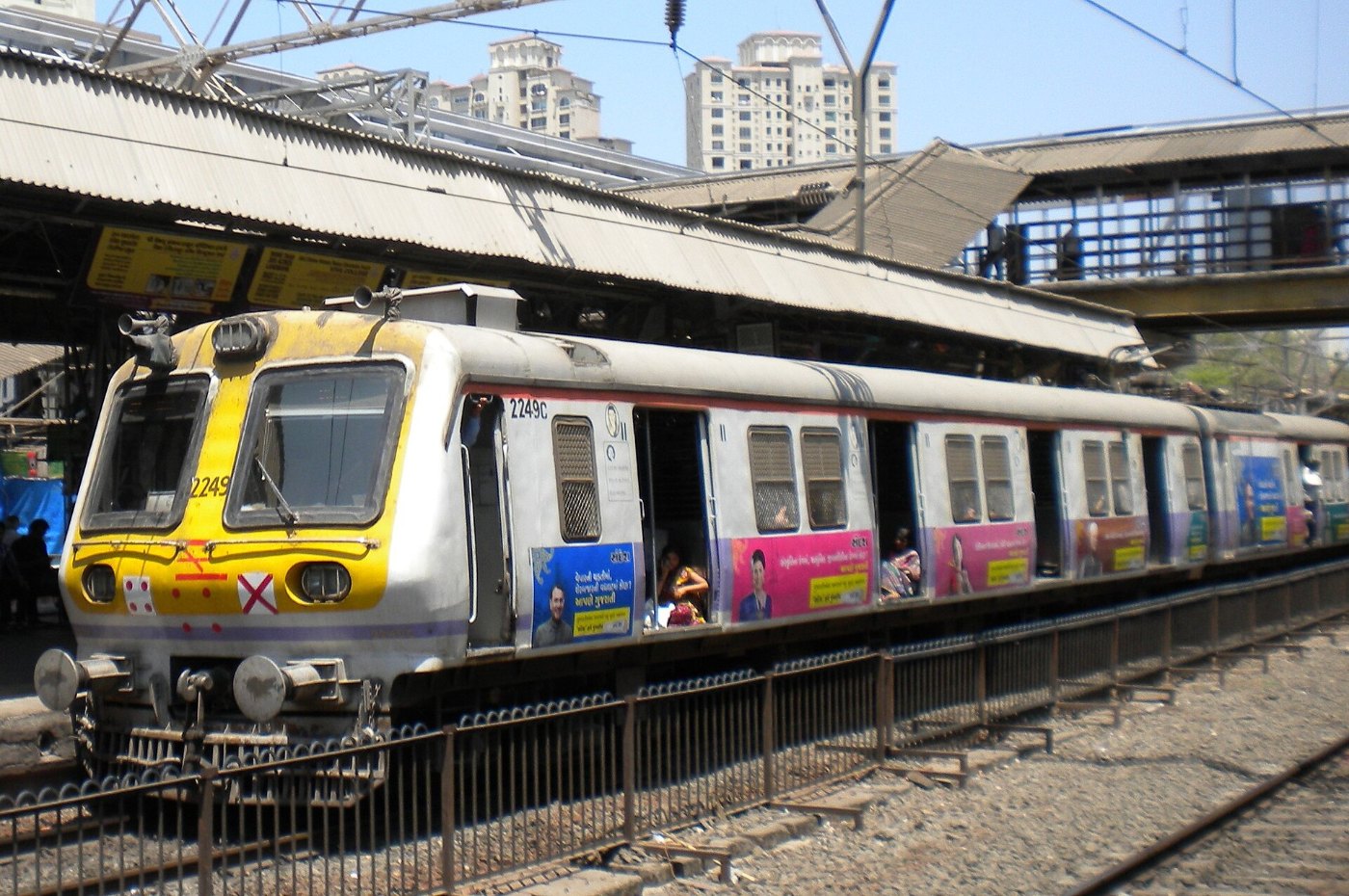 2249 Indian Railways emu. ()