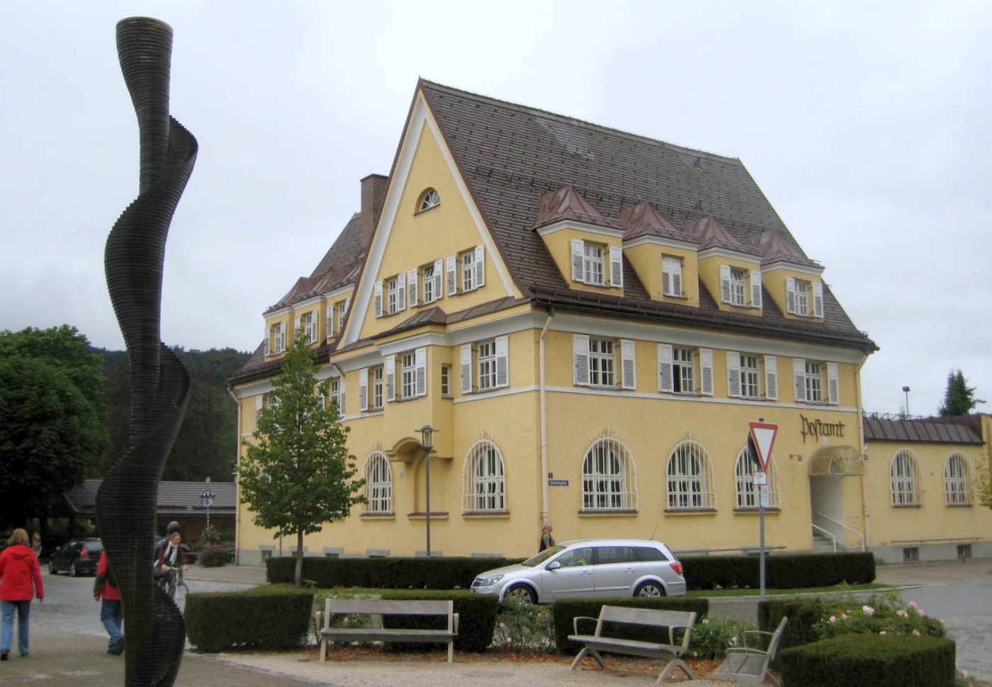 Mittenwald, Postgebäude am Bahnhof
