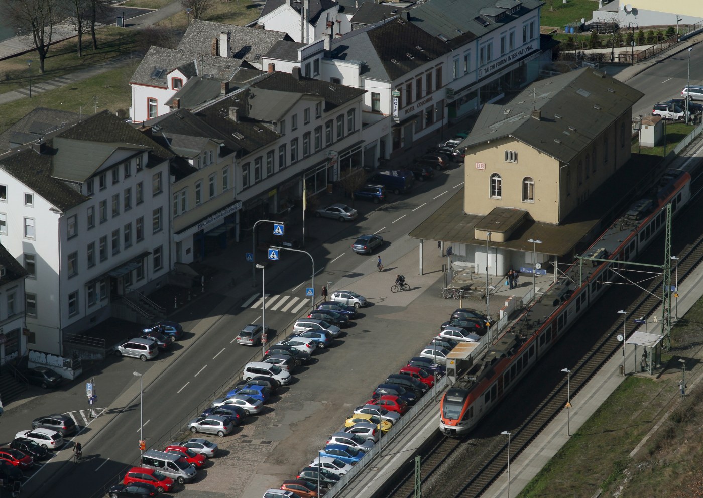 Regionalbahn im Bahnhof St. Goarshausen
