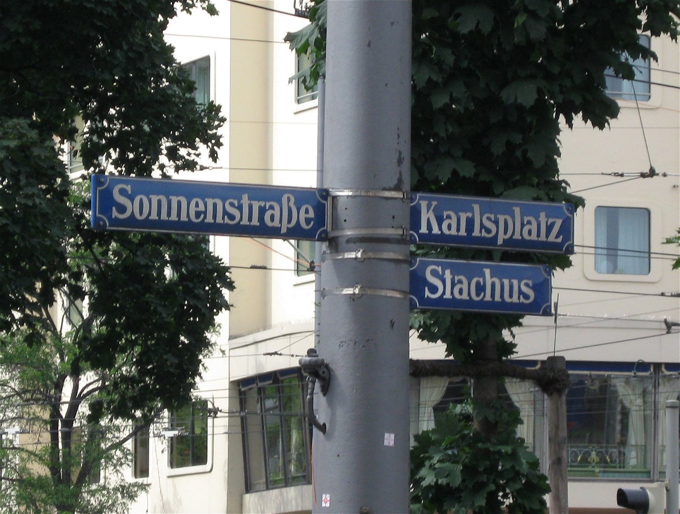 Strassenschild Karlsplatz Stachus Muenchen 1