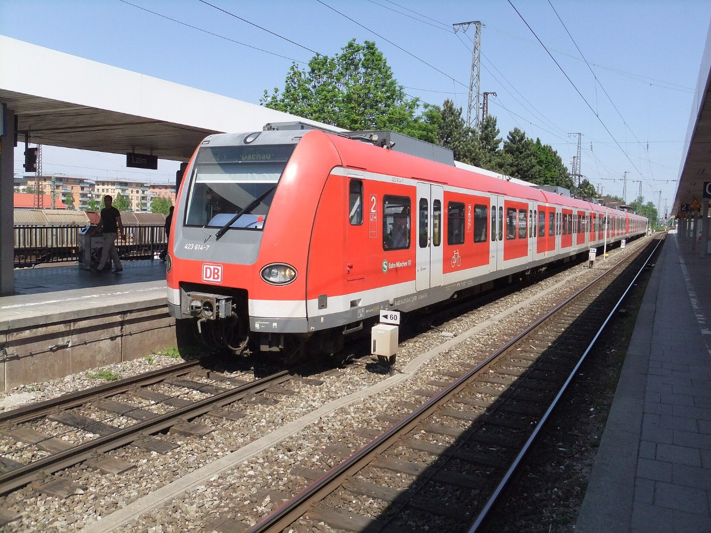 München Bahnhof München Laim auf Bahnsteig zu Gleis 2 Richtung München H