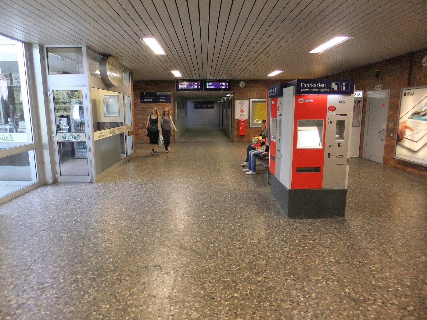 München Bahnhof München Laim Bahnhofshalle Richtung Bahnsteige 26.5.2012