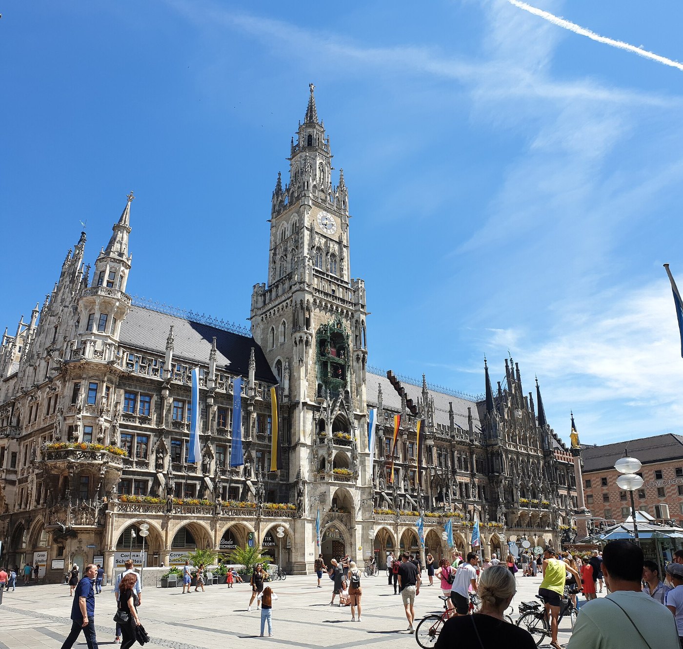 Rathaus München mit Marienplatz 2021 06 27