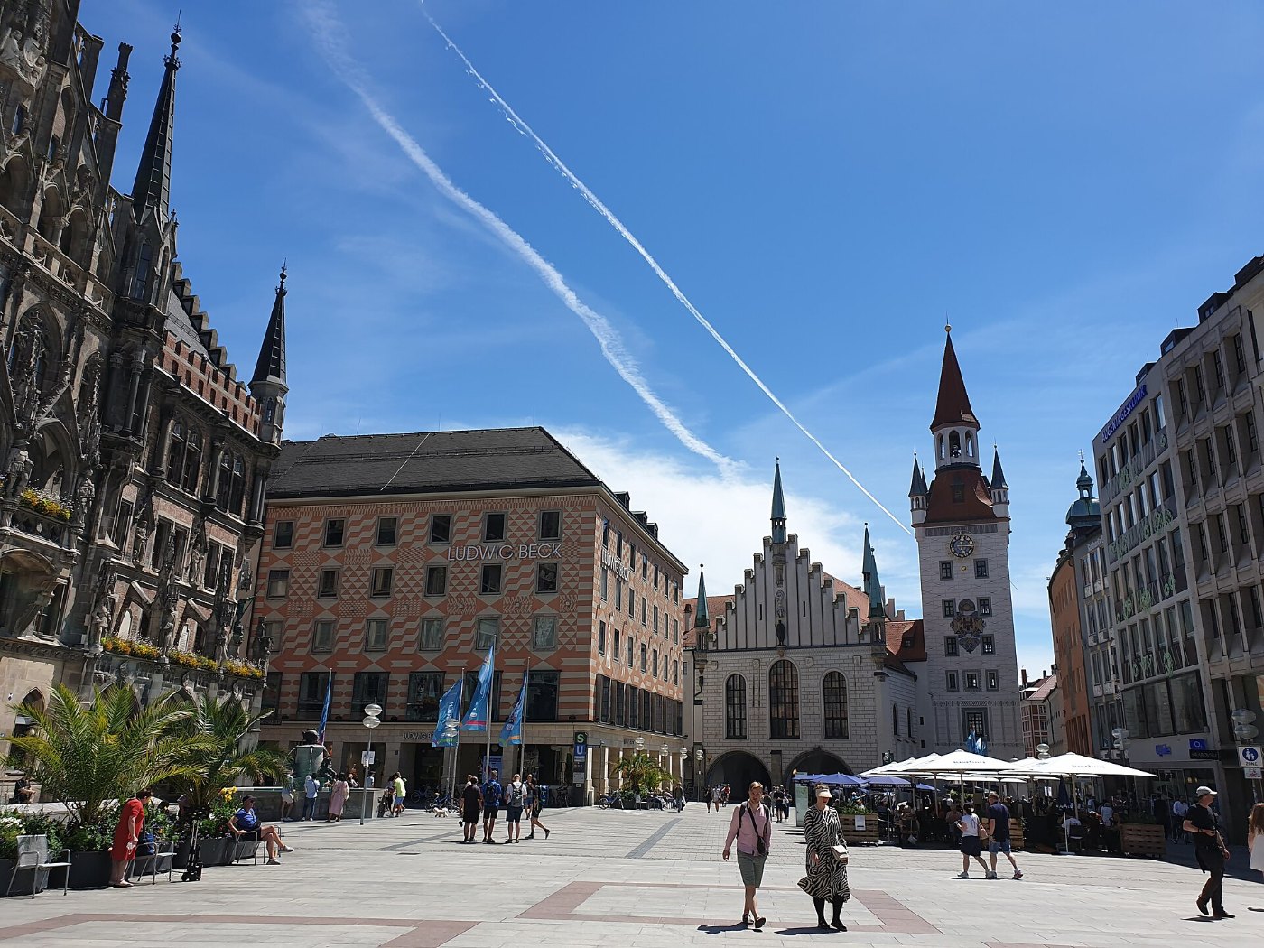 Marienplatz mit Kaufhaus Ludwig Beck und Spielzeugmuseum in München 2021