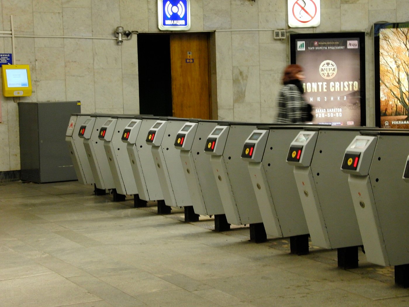 Vestibule of Kuznetsky Most metro station (Вестибюль станции метро Кузне
