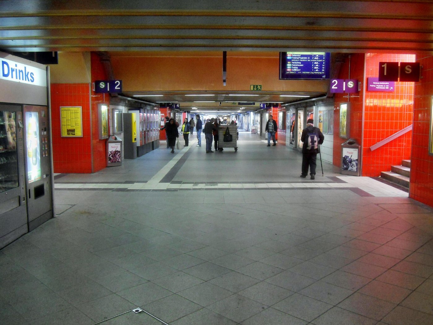 München Bahnhof München Ost Unterführung von Gleis 1 Richtung Gleis 14 b