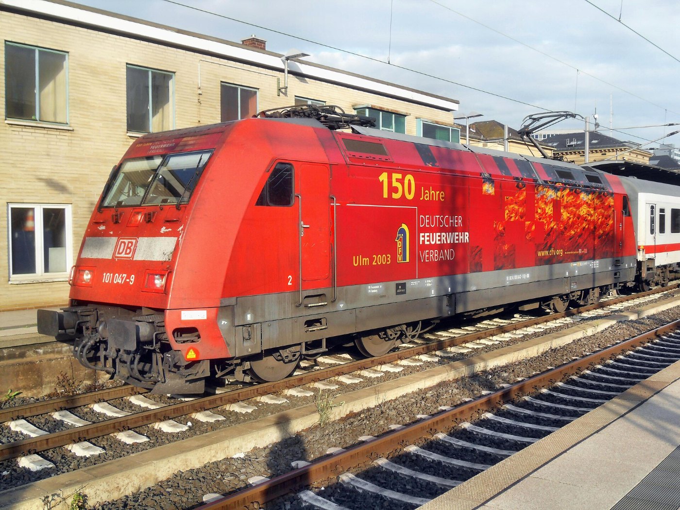 Mainzer Hauptbahnhof auf Bahnsteig zu Gleis 4 Richtung Worms (Hochsteg)