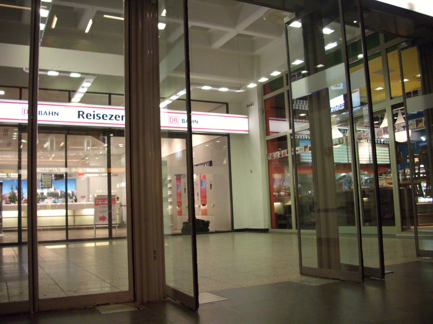 Zum Neuen Reisezentrum DB MD Hbf