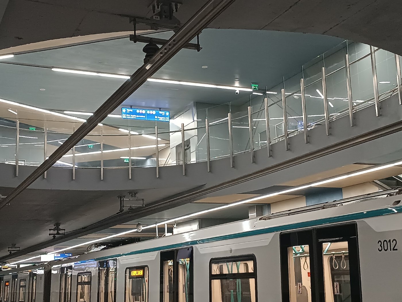 Sofia metro line 3, overhead rail catenary (1)