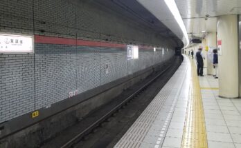 Toei subway A11 Higashi ginza station platform 1