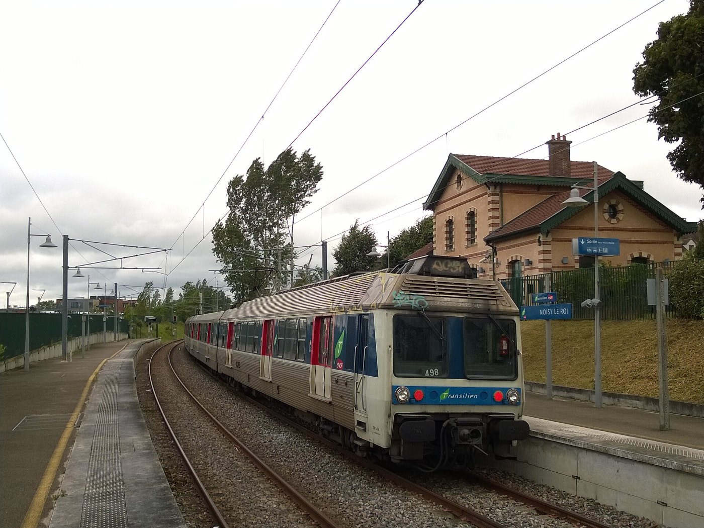 Z 6400 — gare de Noisy le Roi.1