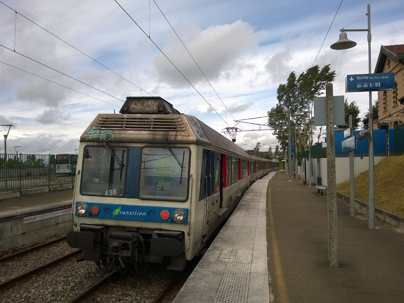 Z 6400 — gare de Noisy le Roi.2
