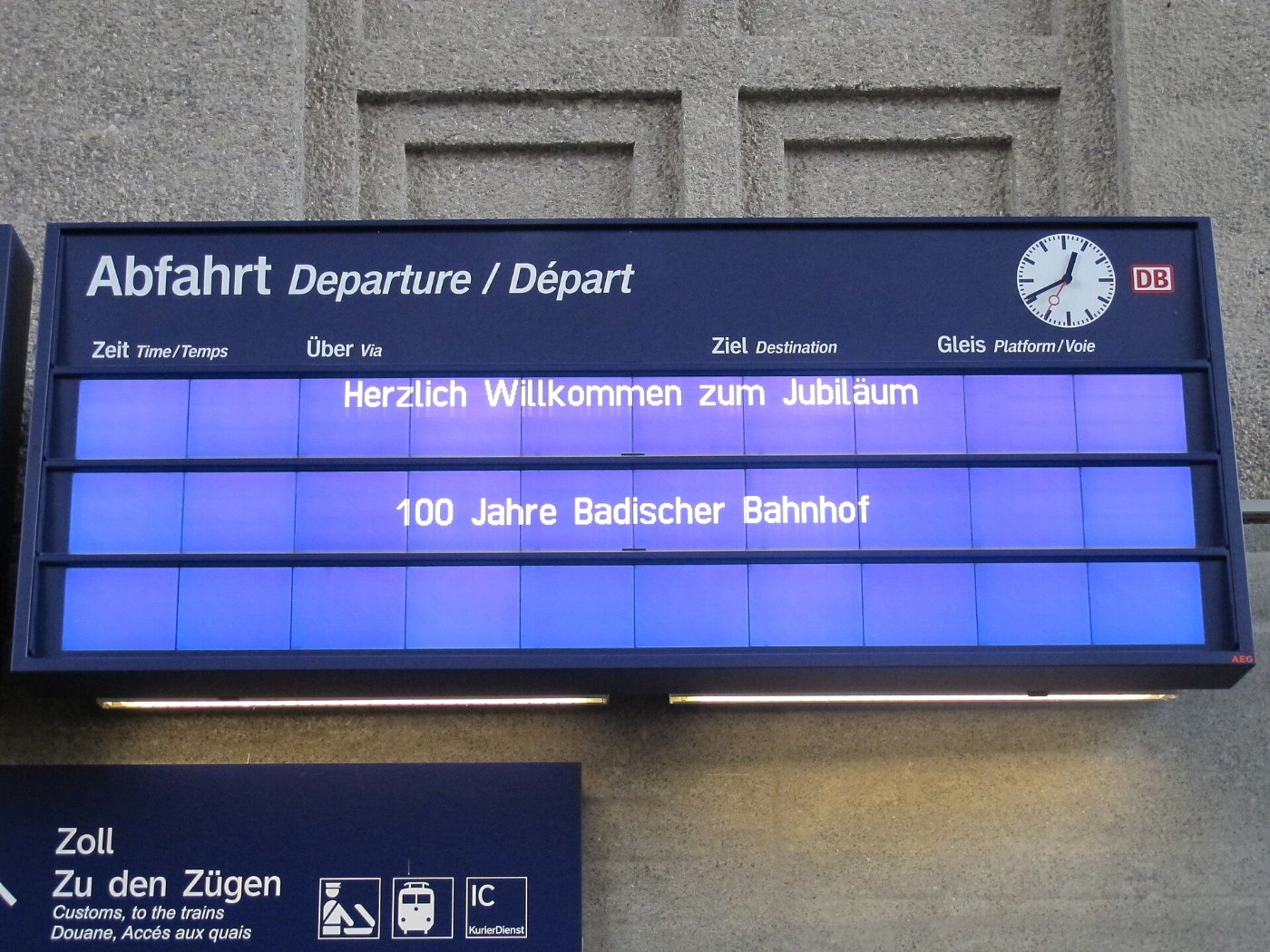 2013 09 15 11 54 54 Anzeigetafel 100 Jahre Badischer Bahnhof