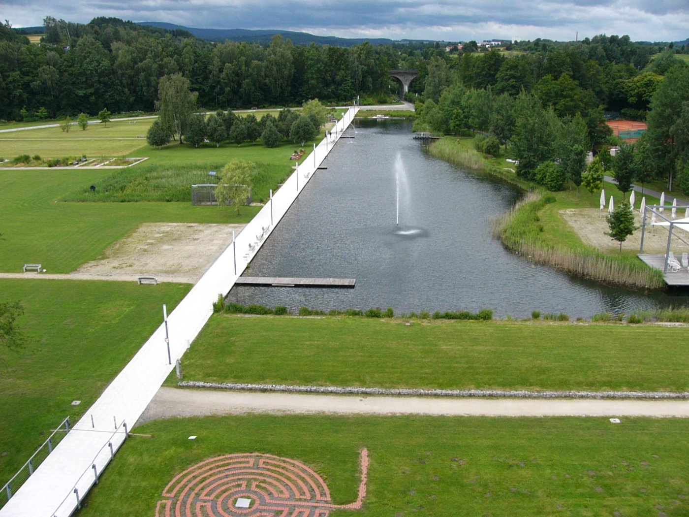 Blick auf Auenpark Marktredwitz (Schilflabyrinth und Auensee)