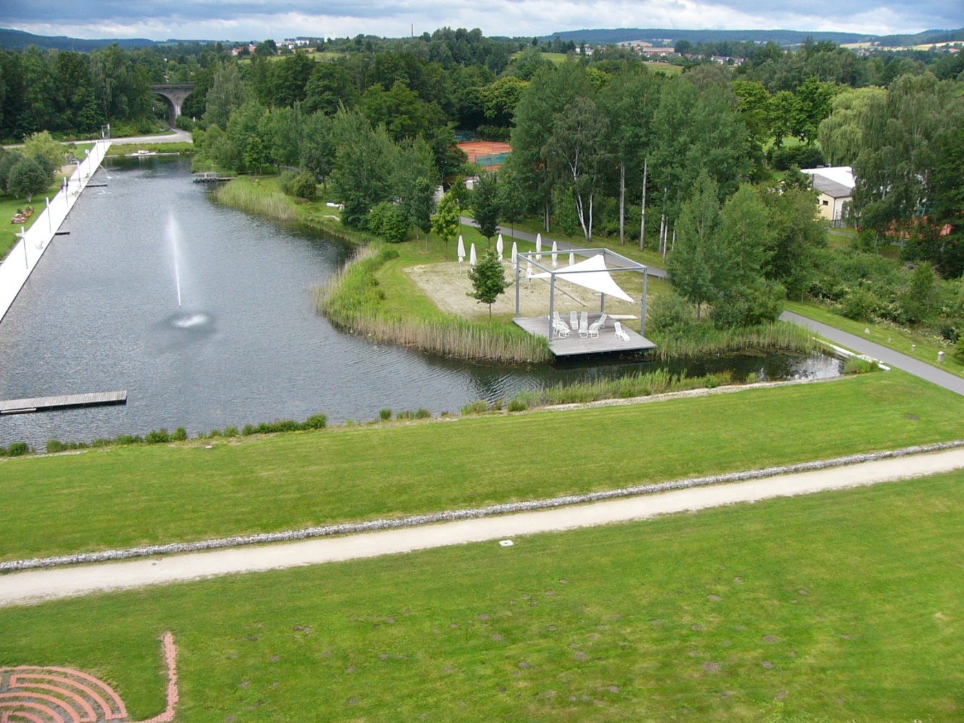 Blick auf Auenpark Marktredwitz (Auensee und Seebühne)