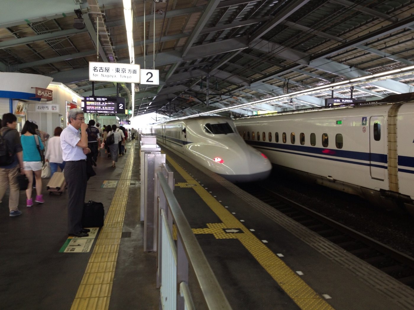 Train of Sanyo Shinkansen leaving Shin Kobe Station