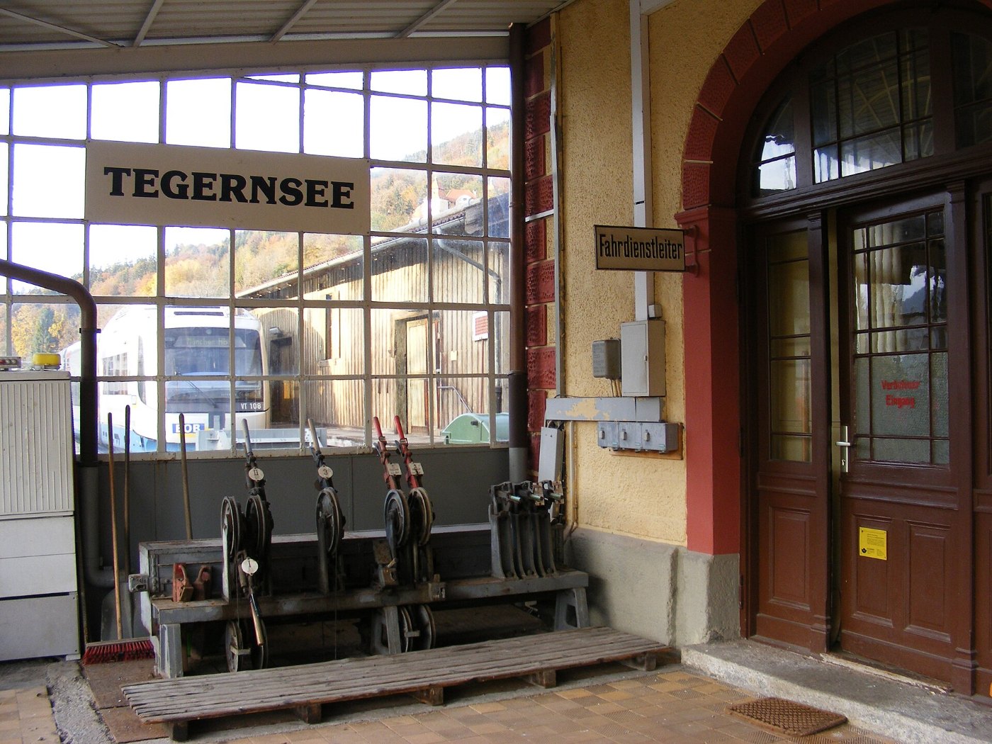 Tegernsee Bahnhof kl. mechanisches Stellwerk