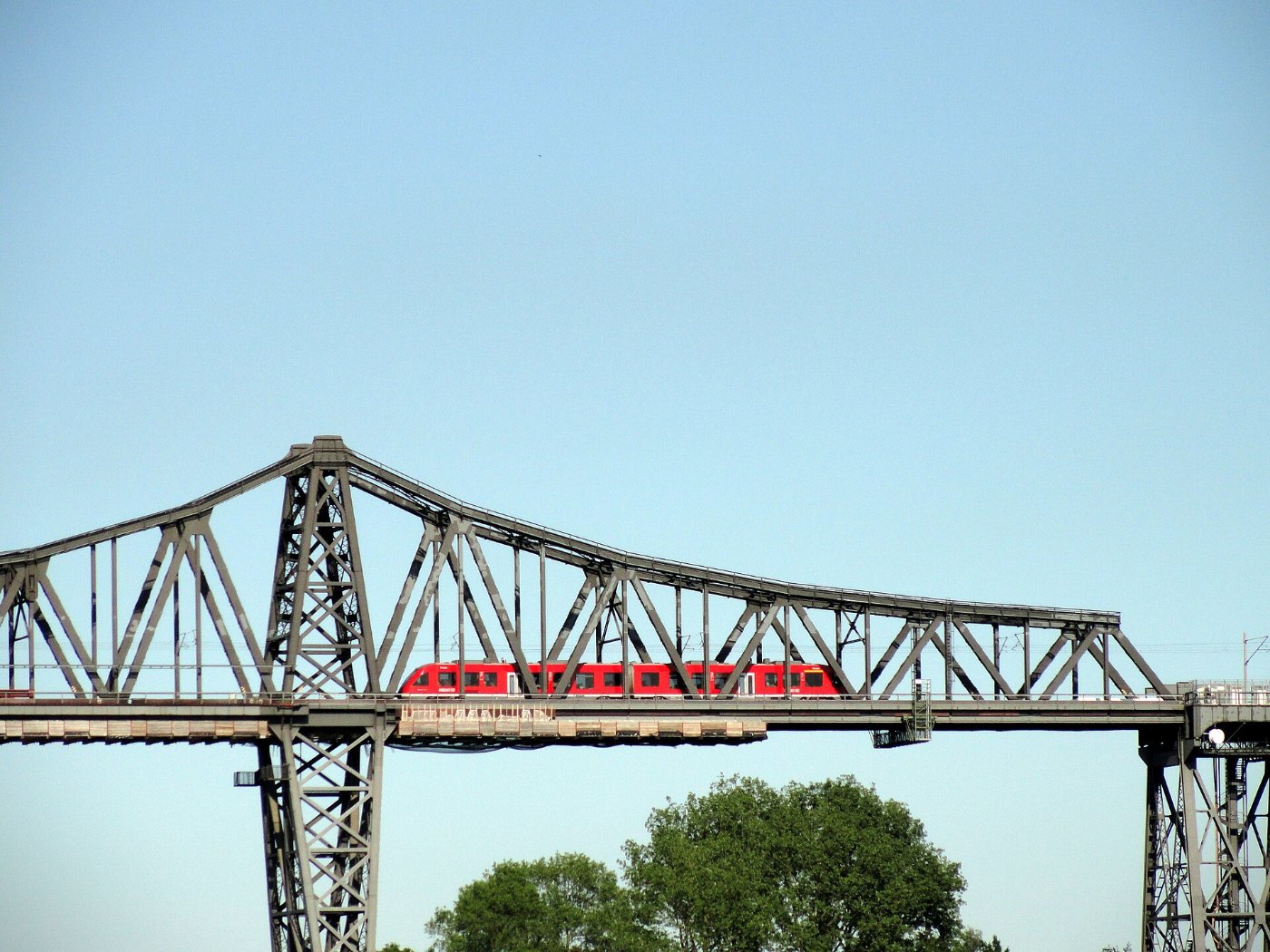 Rendsburger Hochbruecke with train
