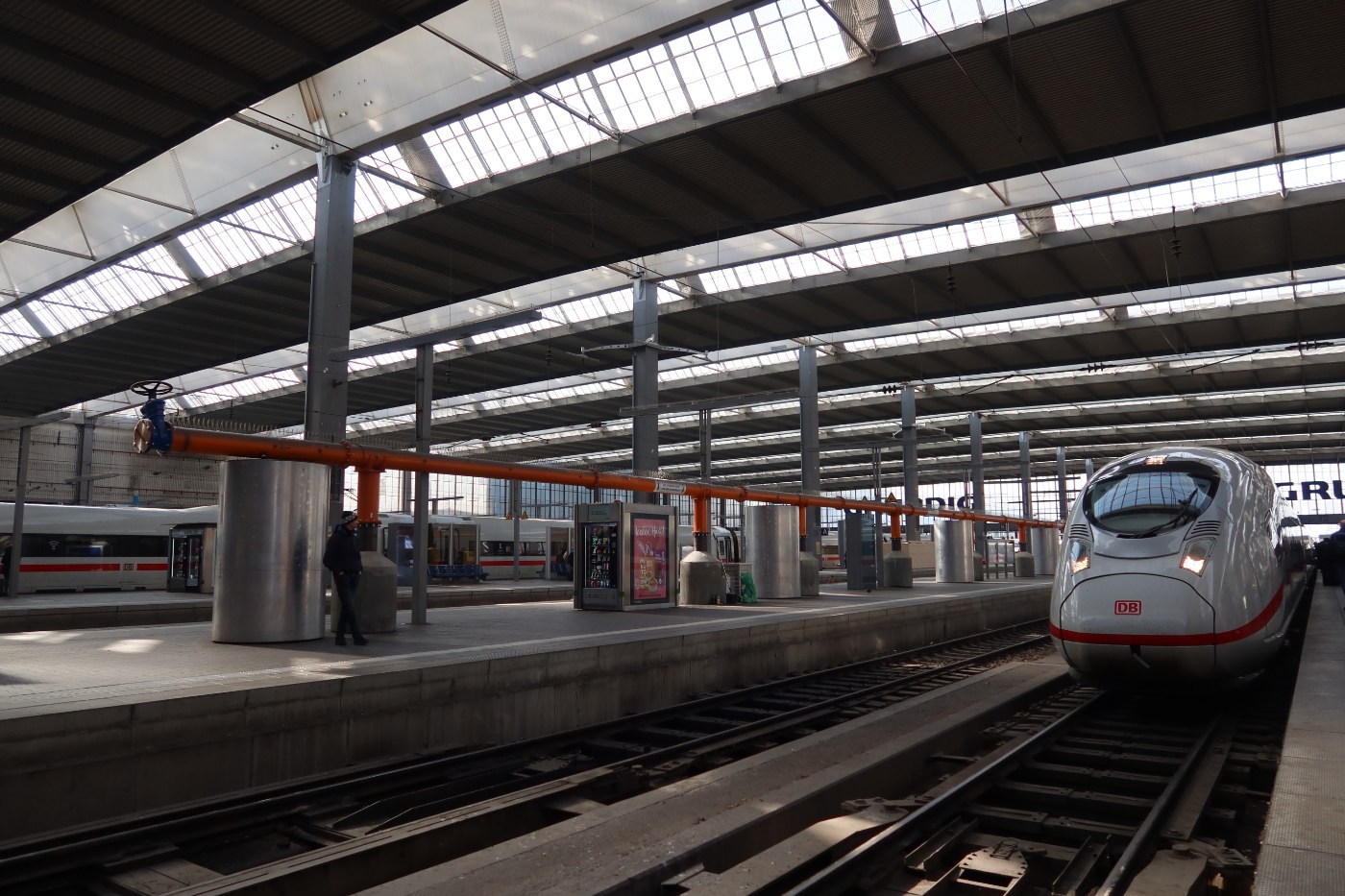 ICE bei der Einfahrt in den Münchner Hauptbahnhof