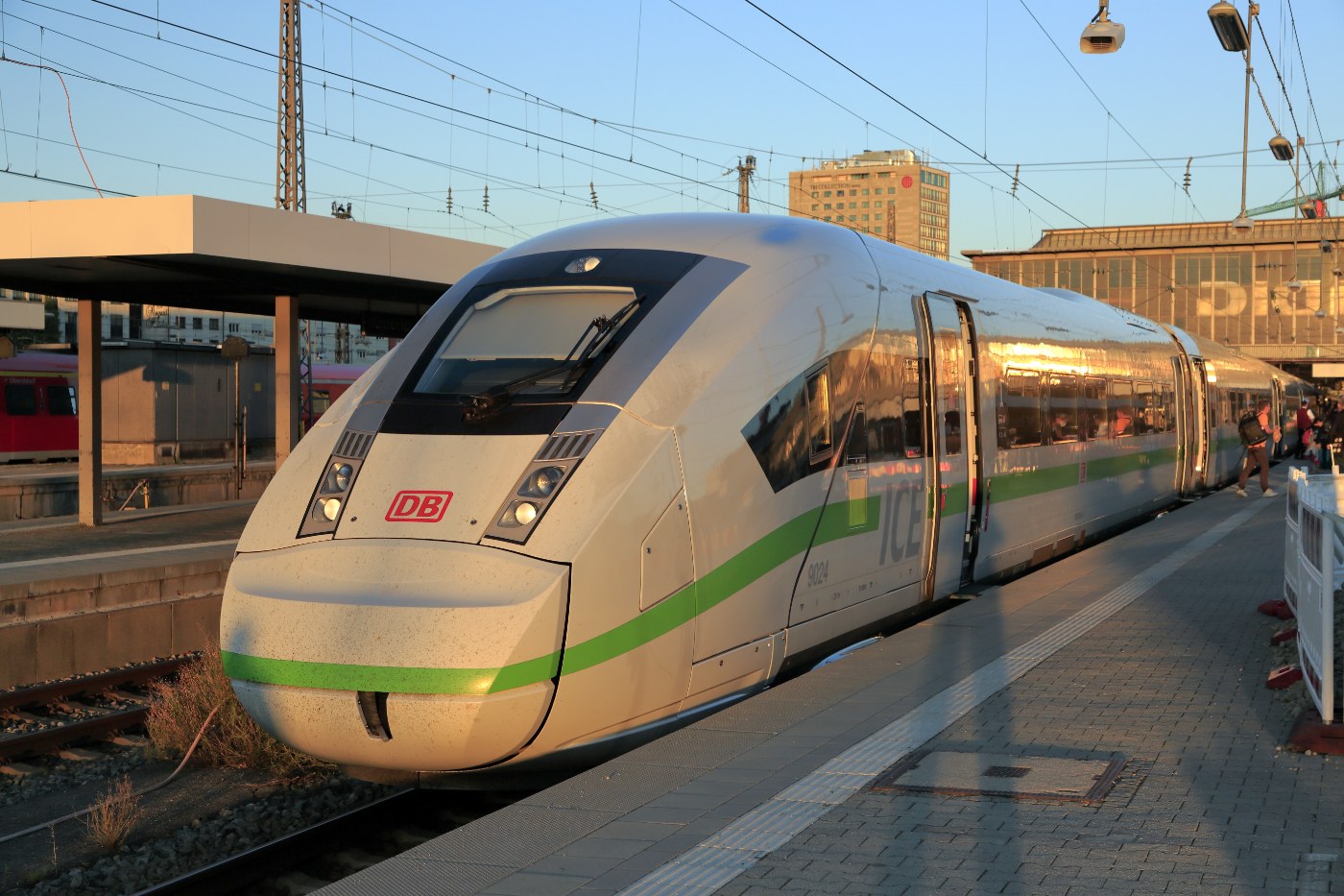 Zug im Münchner Hauptbahnhof