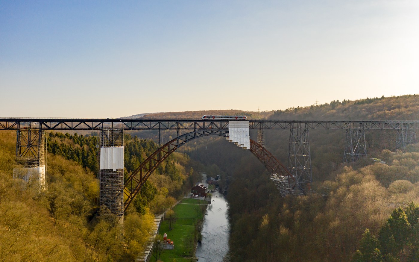 Die Müngstener Brücke über dem Wuppertal