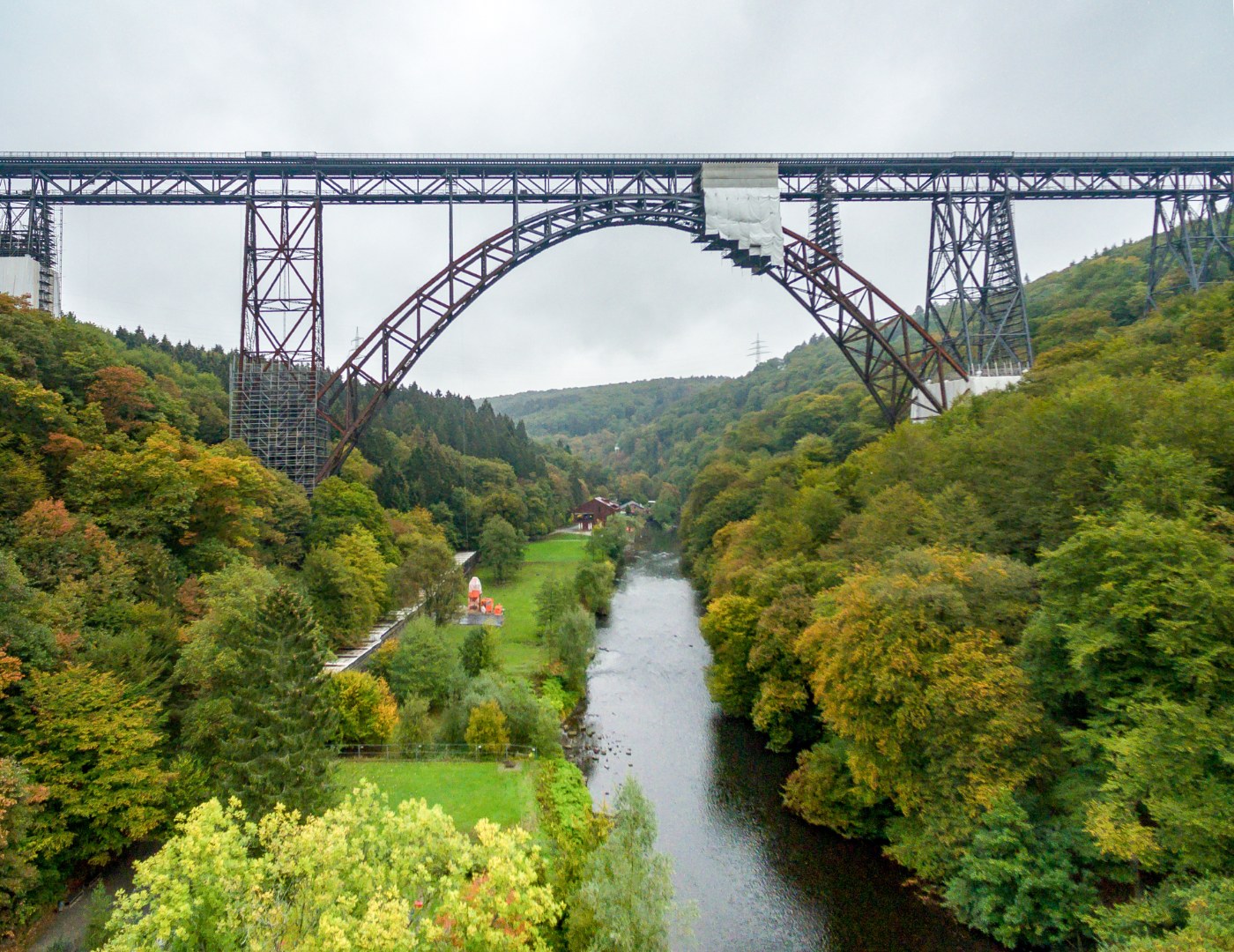 Der große Stahlbogen der Müngstener Brücke