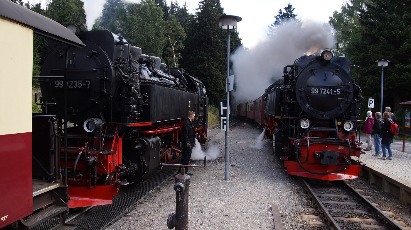 Brockenbahn der Harzer Schmalspurbahnen im Bahnhof Schierke (2)