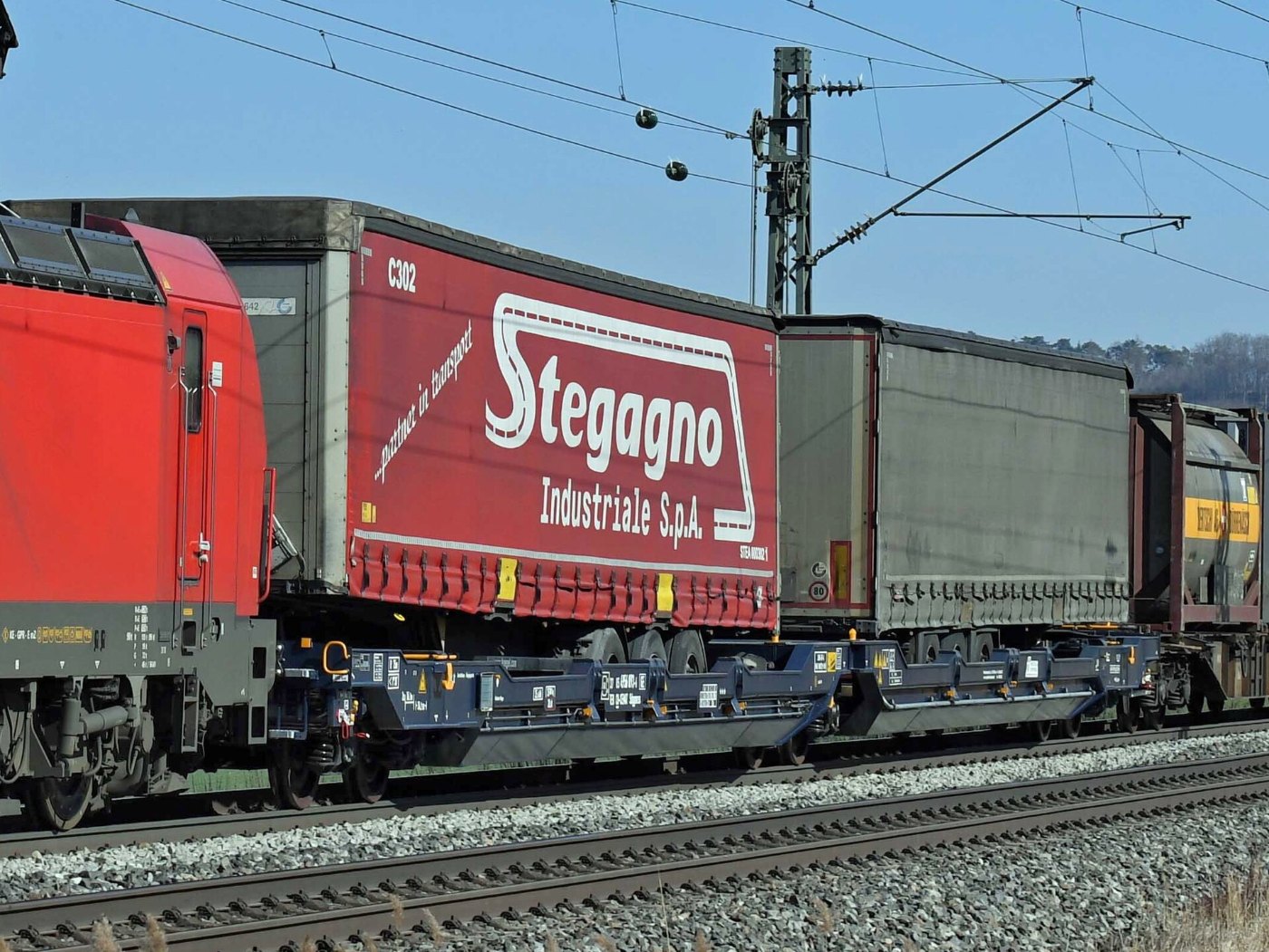 Doppeltaschenwagen T3000e der Mercitalia S.p.A. bei Wettelsheim