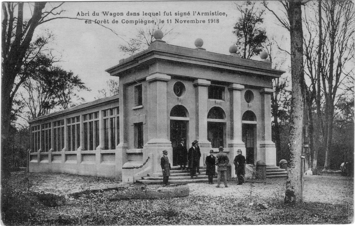 Rethondes Ancien bâtiment qui abritait le wagon de l'armistice