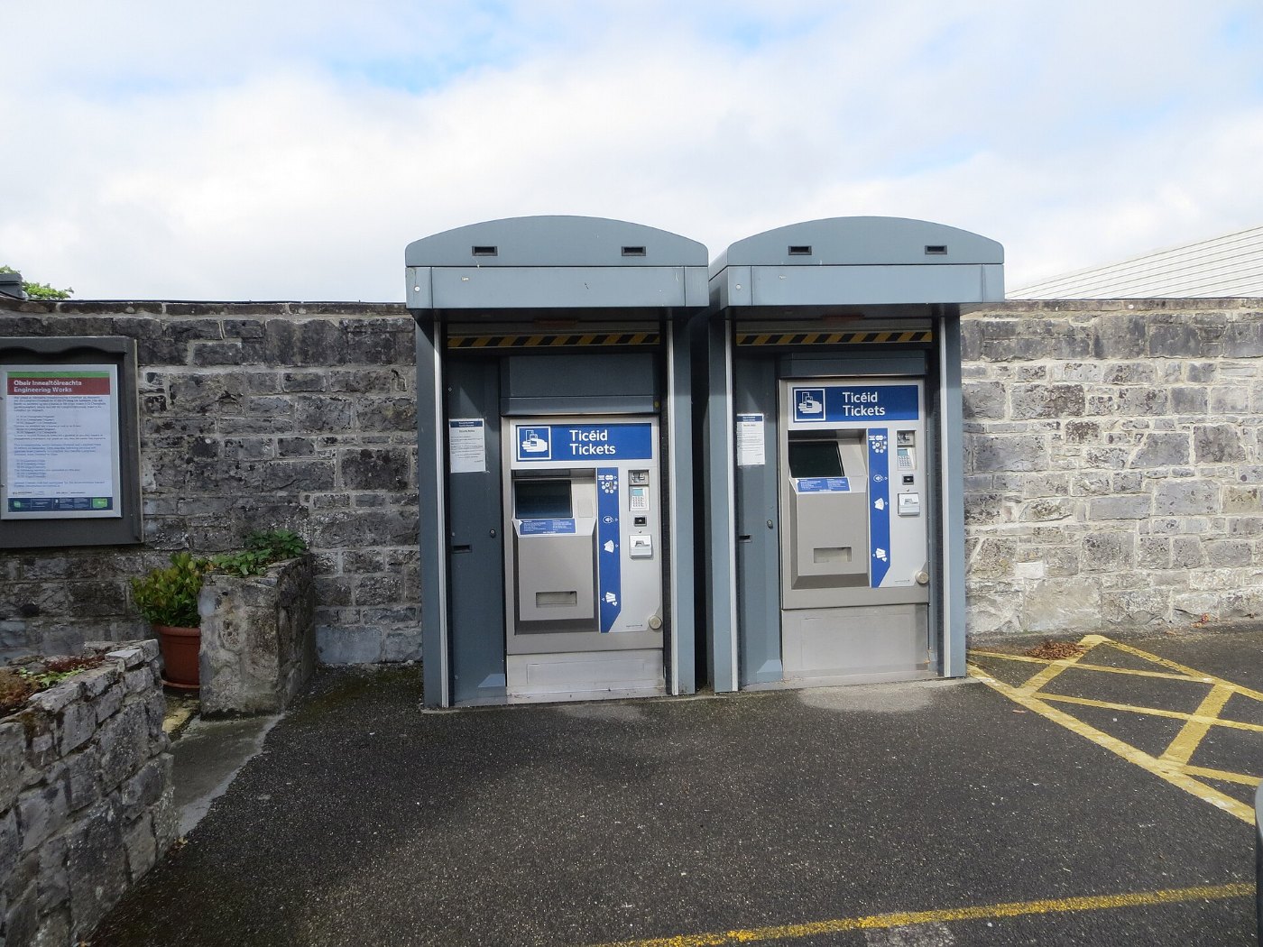 Ballymote railway station ticket machines (1744)