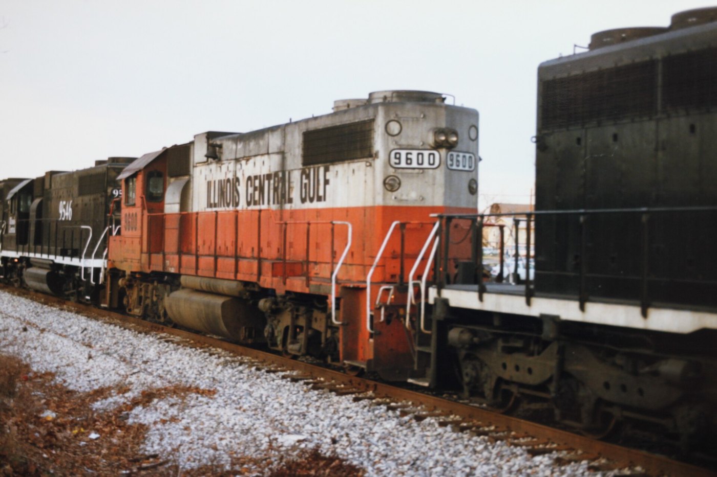 Illinois Central Gulf 9600 (GP38 2) CASEY JONES & 9546 (GP38AC) ()