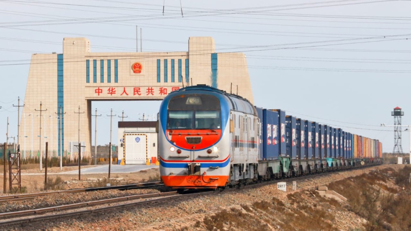 CKD9C with freight train at Alashankou station