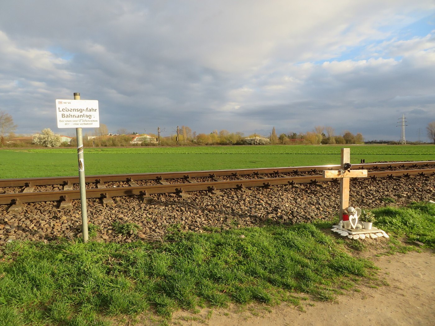 Bahngleis Warnschild Kreuz 2