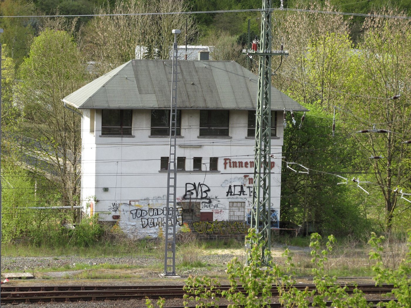 Gleisanlage eines Bahnhofs mit vielen Weichen