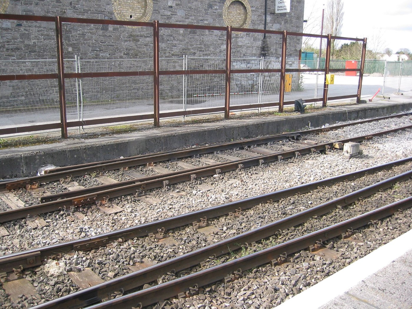 Eisenbahnweiche mit anliegenden Weichenzungen