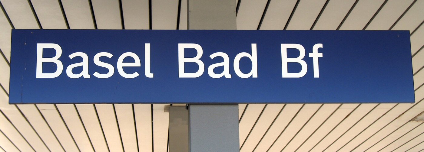 BahnhofsschildBaselBad 6750